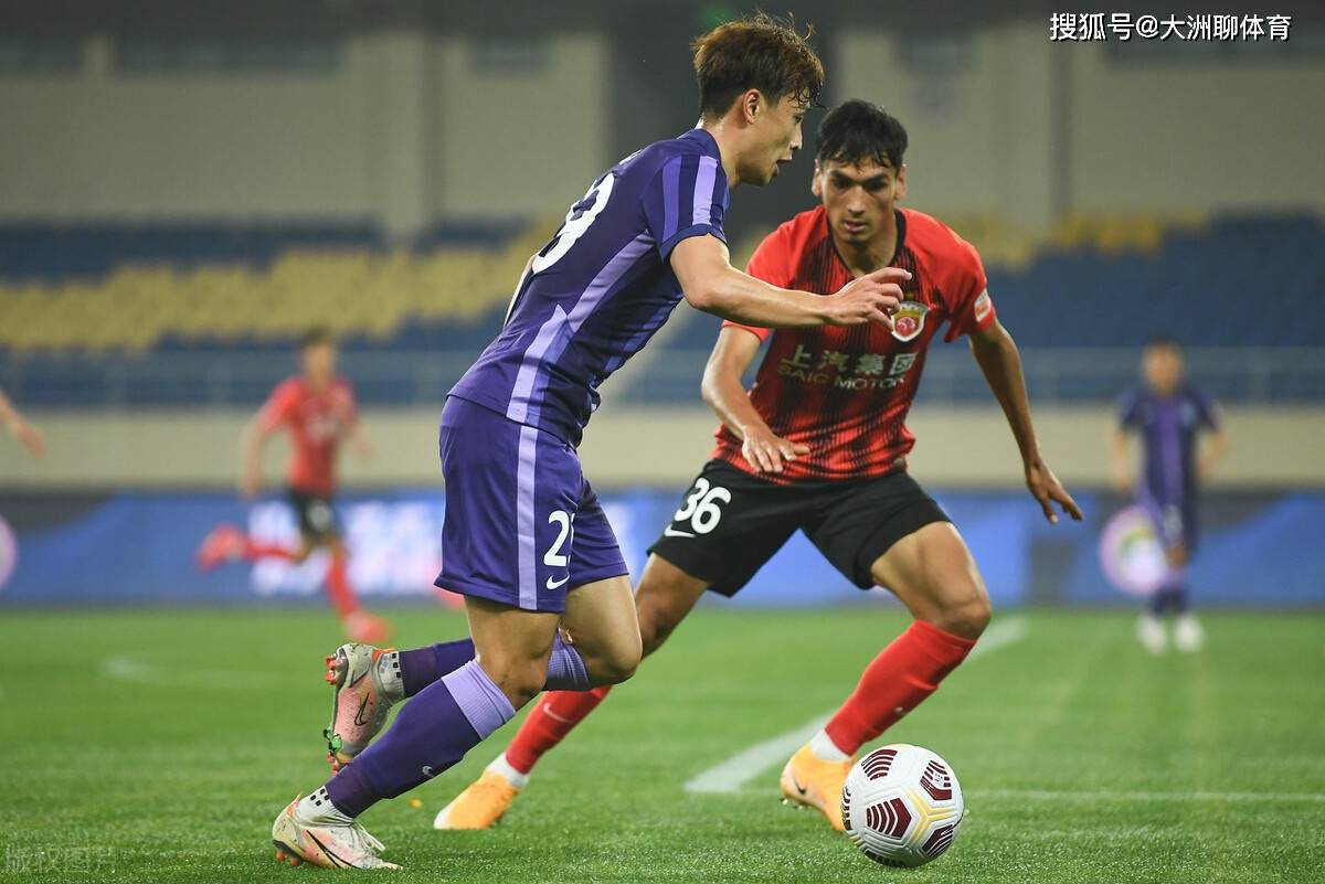 包含犹他爵士训练开放日，清晨复出首秀引欢呼，中超在即，训练强度明显提升的词条