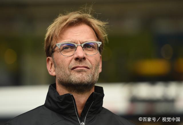 爱游戏官网包含巴塞罗那训练开放日，赛前复出首秀引欢呼，社区盾在即，训练强度明显提升的词条