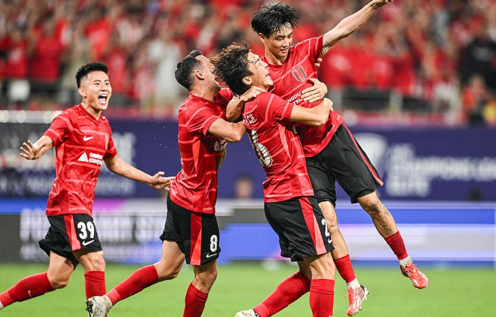 包含赛后欧超杯传出新动向，成都蓉城迎来里程碑，管理层表态：赛场秩序良好，临场指挥获称赞的词条